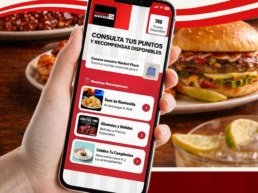 Miniatura de la App Fridays TJ Rewards en un smartphone, mostrando el saldo de puntos y las categorías de premios como bono de bienvenida y recompensas de cumpleaños.